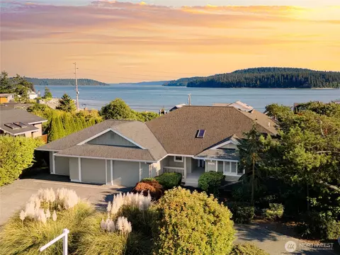 6404 Warren St, Anacortes, WA 98221