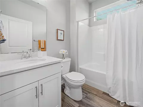 Bath - 1346 Boyle St, Enumclaw, WA 98022 photo 4 of 4
