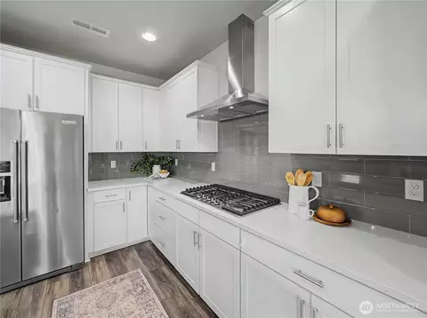 Kitchen - 1346 Boyle St, Enumclaw, WA 98022 photo 3 of 4