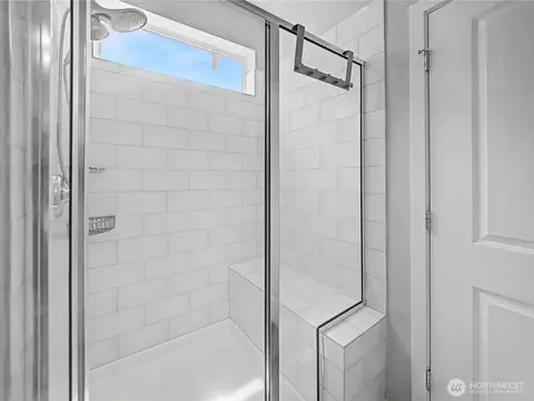 Bath - 1346 Boyle St, Enumclaw, WA 98022 photo 2 of 4