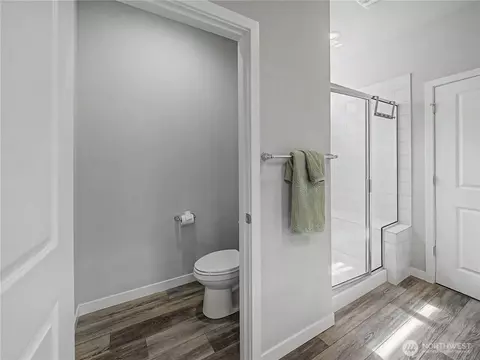 Bath - 1346 Boyle St, Enumclaw, WA 98022 photo 3 of 4
