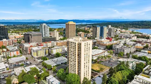4540 8th Ave NE #1002, Seattle, WA 98105