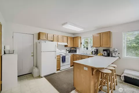 Kitchen - 6101 Mcdougal Ave, Everett, WA 98203 photo 1 of 6