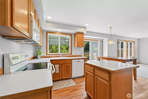 Kitchen - 10423 30th Dr SE, Everett, WA 98208 photo 3 of 3