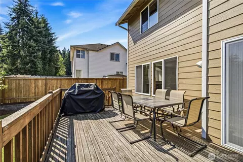Exterior - 10423 30th Dr SE, Everett, WA 98208 photo 5 of 9