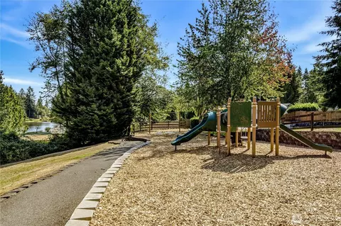 View/Area - 10423 30th Dr SE, Everett, WA 98208 photo 3 of 4