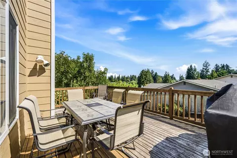 Exterior - 10423 30th Dr SE, Everett, WA 98208 photo 4 of 9