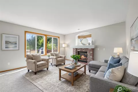 Living - 10423 30th Dr SE, Everett, WA 98208 photo 2 of 2
