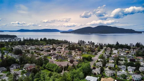 2016 Kansas Ave, Anacortes, WA 98221