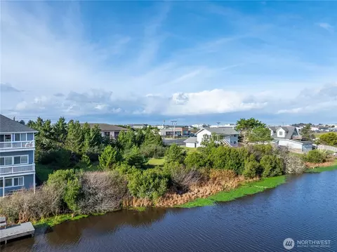 568 Point Brown Ave NE, Ocean Shores, WA 98569