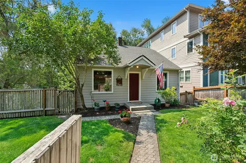 18011 83rd Ave NE, Kenmore, WA 98028