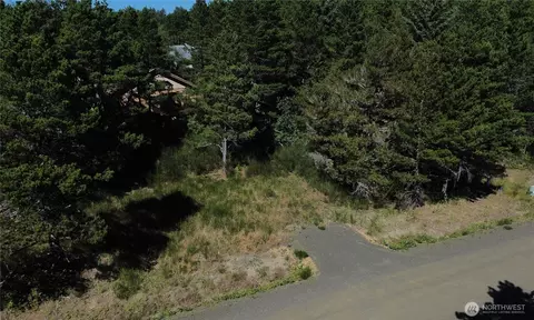 1240 Sunset Beach Ln, Westport, WA 98595