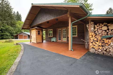 2298 Undie Rd, Forks, WA 98331