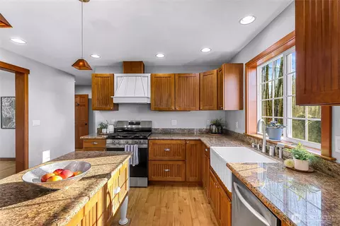 Kitchen - 3395 Mack Rd, Everson, WA 98247 photo 4 of 8