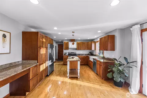 Kitchen - 3395 Mack Rd, Everson, WA 98247 photo 3 of 8