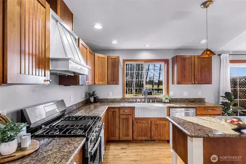Kitchen - 3395 Mack Rd, Everson, WA 98247 photo 7 of 8