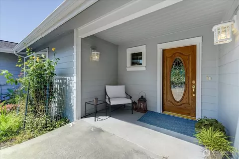 8170 Cultus Dr, Clinton, WA 98236