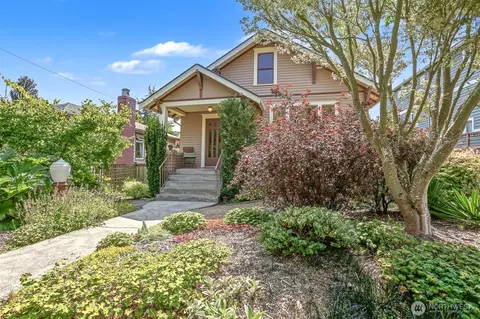 2833 NW 69th St, Seattle, WA 98117