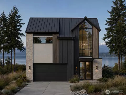 5215 SW Jacobsen Rd, Seattle, WA 98136