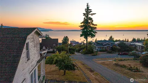 917 13th St, Bellingham, WA 98225
