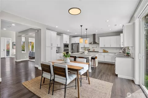 Dining - 10833 NE 190th Pl, Bothell, WA 98011 photo 2 of 3