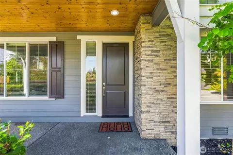 Entry Way - 10833 NE 190th Pl, Bothell, WA 98011 photo 1 of 2