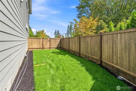 Exterior - 10833 NE 190th Pl, Bothell, WA 98011 photo 3 of 4