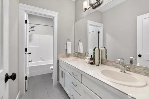 Bath - 10833 NE 190th Pl, Bothell, WA 98011 photo 5 of 5