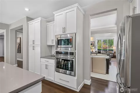 Kitchen - 10833 NE 190th Pl, Bothell, WA 98011 photo 2 of 4