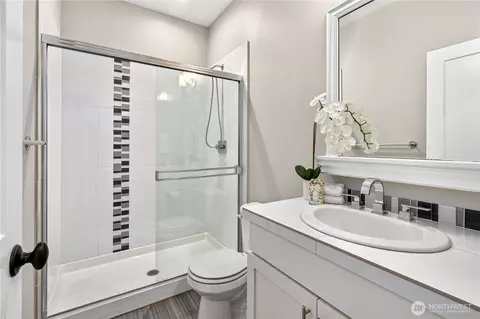 Bath - 10833 NE 190th Pl, Bothell, WA 98011 photo 1 of 5