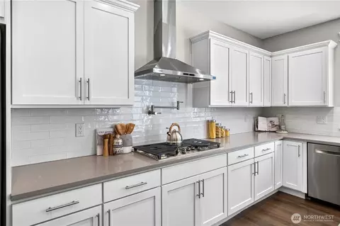 Kitchen - 10833 NE 190th Pl, Bothell, WA 98011 photo 3 of 4