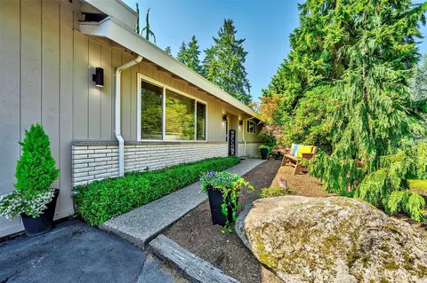 8205 NE 128th St, Kirkland, WA 98034