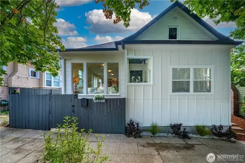 1305 NE 55th St, Seattle, WA 98105