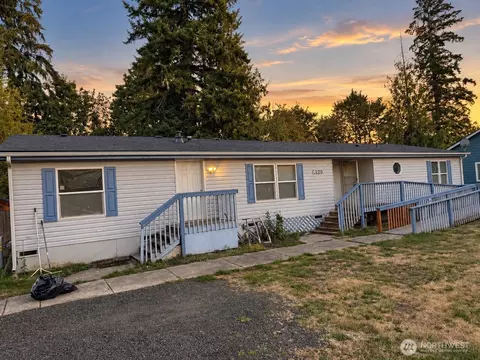 5320 Erlands Point Rd NW, Bremerton, WA 98312