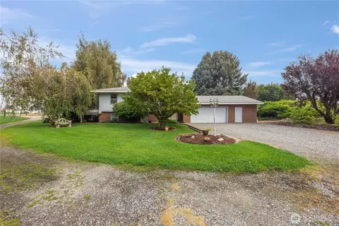 18 Cedar Ave, Brewster, WA 98812