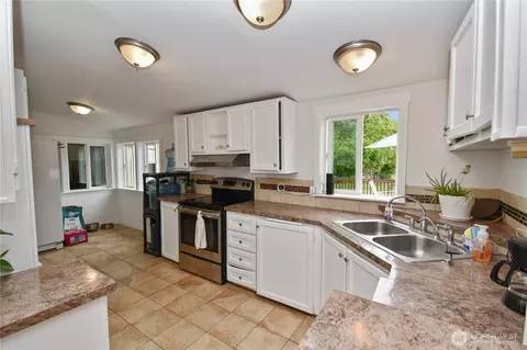 Kitchen - 18268 Colony Rd, Bow, WA 98232 photo 1 of 3