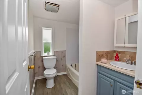 Bath - 18268 Colony Rd, Bow, WA 98232 photo 1 of 2