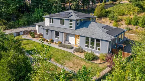 689 Chuckanut Dr N, Bellingham, WA 98229