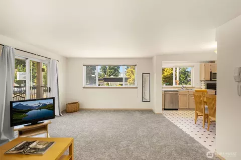 12056 15th Ave NE #201, Seattle, WA 98125