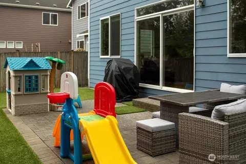 Exterior - 2824 93rd Pl SE, Everett, WA 98208 photo 3 of 7