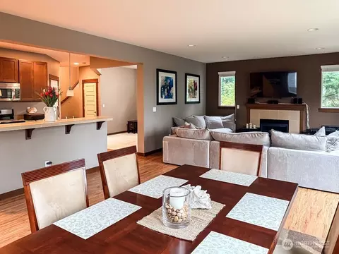Dining - 2824 93rd Pl SE, Everett, WA 98208 photo 1 of 2