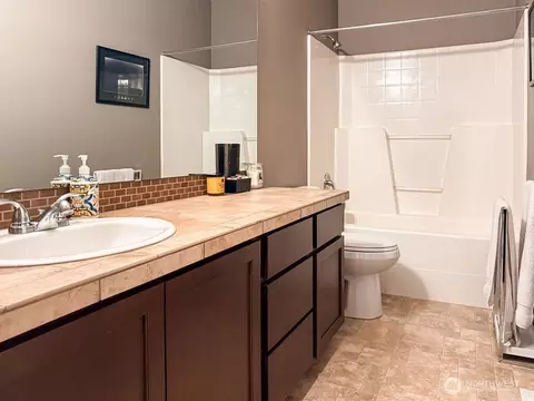 Bath - 2824 93rd Pl SE, Everett, WA 98208 photo 4 of 5