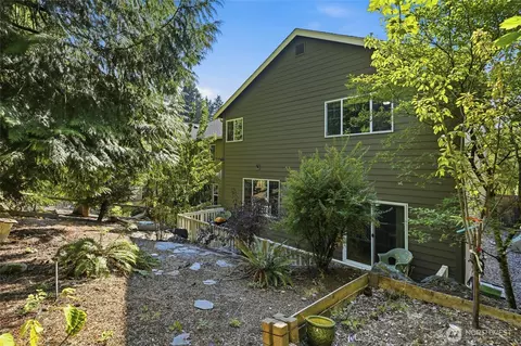 Exterior - 23119 36th Dr SE, Bothell, WA 98021 photo 8 of 9