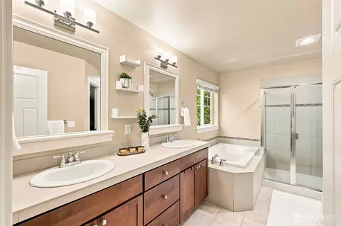 Bath - 23119 36th Dr SE, Bothell, WA 98021 photo 2 of 5