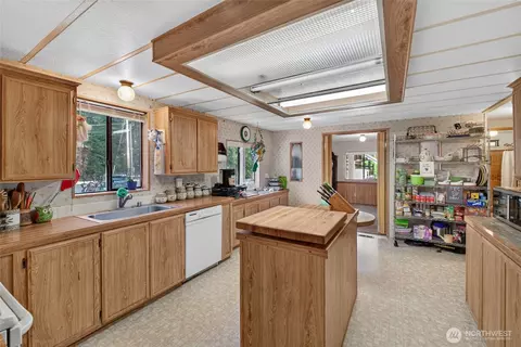 Kitchen - 16211 Hackamore Way E, Greenwater, WA 98022 photo 1 of 3