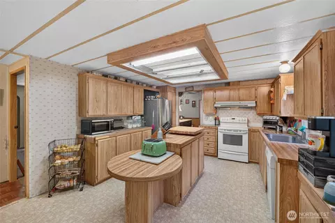 Kitchen - 16211 Hackamore Way E, Greenwater, WA 98022 photo 3 of 3