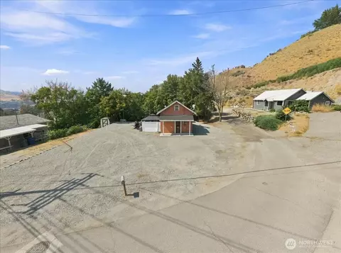 617 N Bradley St, Chelan, WA 98816