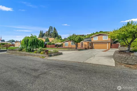 390 Sunnyslope Heights Rd, Wenatchee, WA 98801