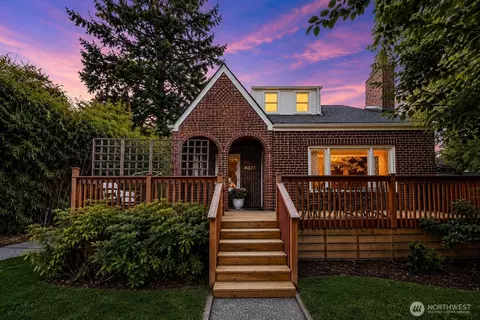 6327 34th Ave SW, Seattle, WA 98126