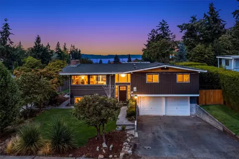 615 Pierce Ln NE, Tacoma, WA 98422